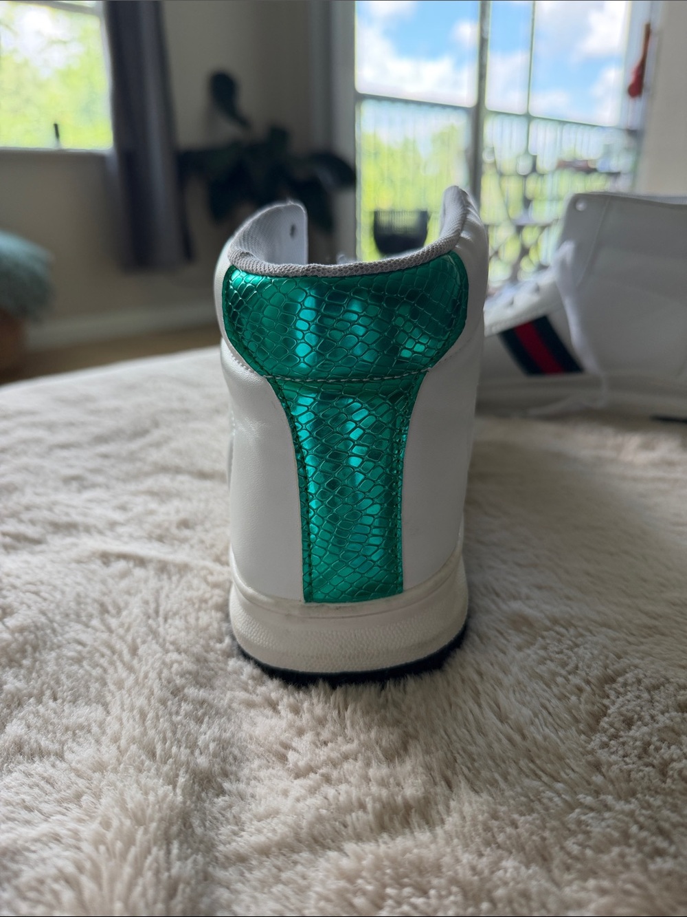 Gucci White High-Top Sneakers with Green Heel and Red-Green Stripe - Picture 5 of 5